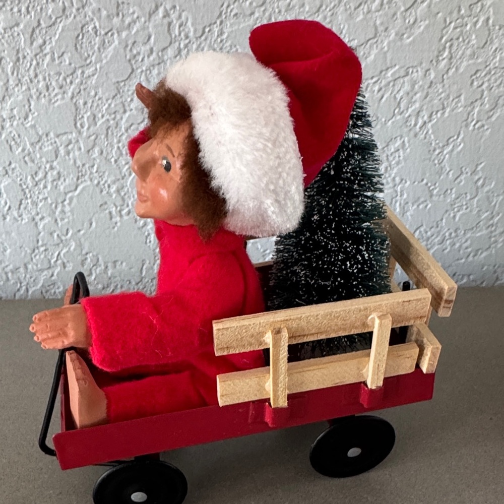 Byers’ Choice SET! 🥰Carolers- Toddler Boy with wagon & 2015 Child with snowball - Picture 3 of 8